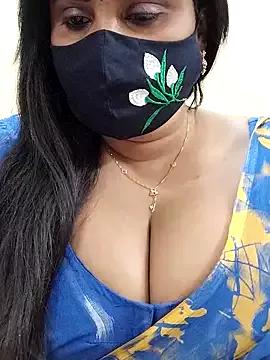 Queenflowerr on StripChat 