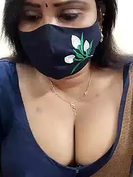 Queenflowerr on StripChat 