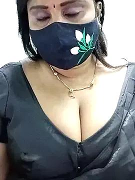 Queenflowerr on StripChat 