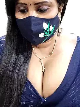 Queenflowerr on StripChat 