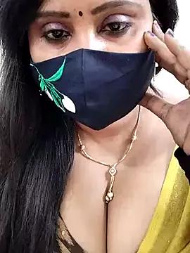 Queenflowerr on StripChat 