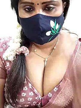 Queenflowerr on StripChat 