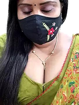 Queenflowerr on StripChat 