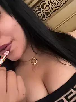 QueenLujaine on StripChat 