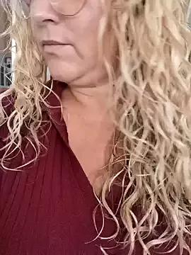 queenpeachi on StripChat 