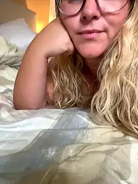 queenpeachi on StripChat 
