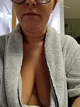 queenpeachi on StripChat 