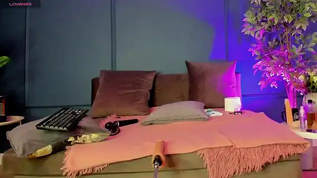 RosaCatalleya on StripChat