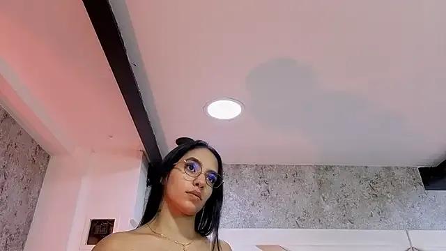 Saara_evans_ on StripChat