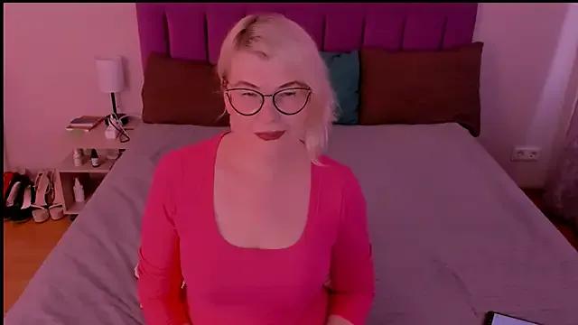 sabrinamacmarren on StripChat