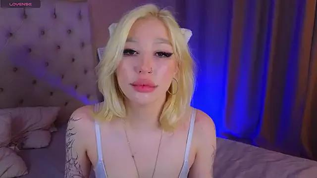 SallyCha on StripChat 