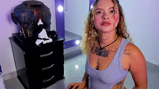 SammyWhiite on StripChat 