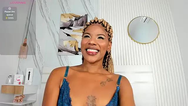 Sara_Lewwis on StripChat