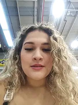 Sara_smiiith211 on StripChat 