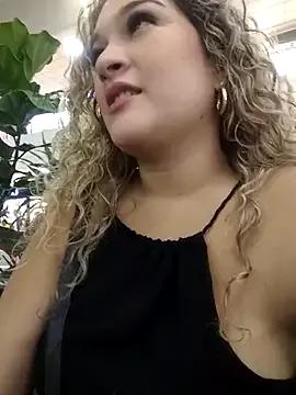 Sara_smiiith211 on StripChat 