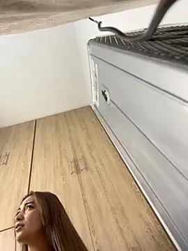 Sara_Smitthh6 — Cream game in jumping buttocks and pussy