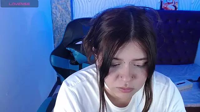 sara_winehouse1 on StripChat 