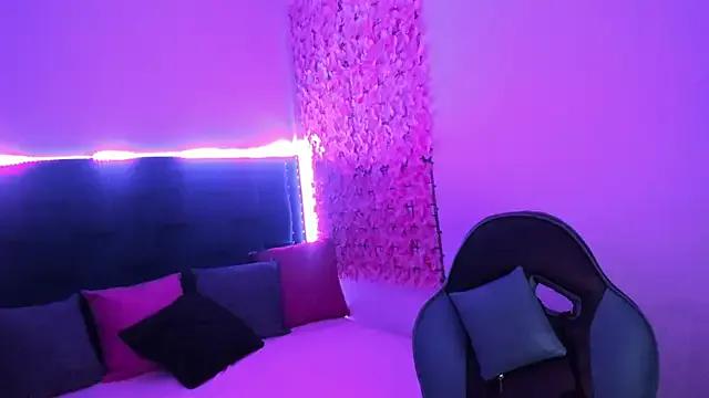 SaraApril_1 on StripChat