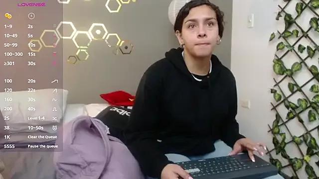 Sarabubbie on StripChat 
