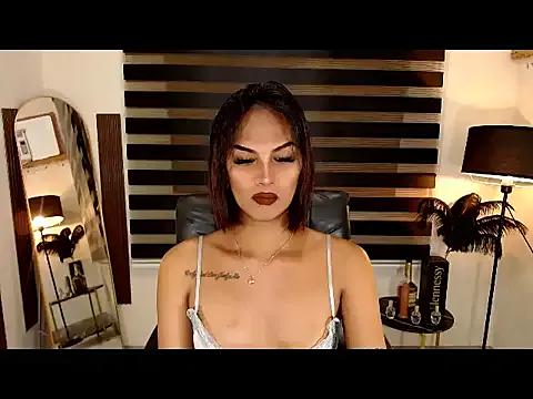 SarahAmber on StripChat 
