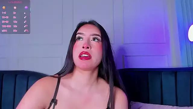 SarahMiler_ on StripChat 