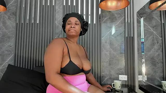 SaraiEvans on StripChat 