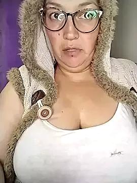 saraqueen__ on StripChat 