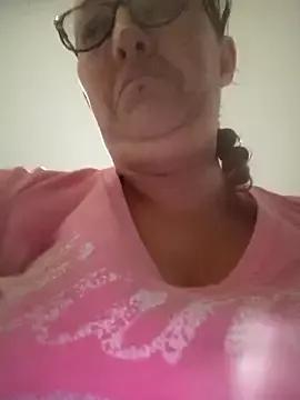 saraqueen__ on StripChat 