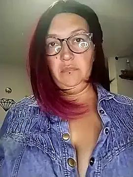 saraqueen__ on StripChat 