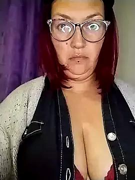saraqueen__ on StripChat 