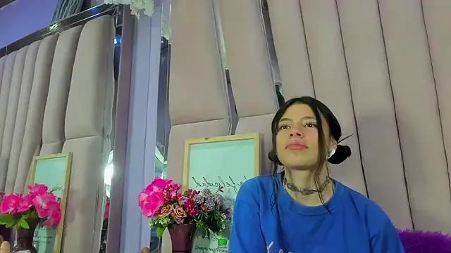 Sasha_Petitte on StripChat