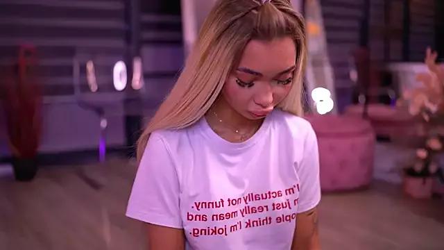 SashaFerrera on StripChat 