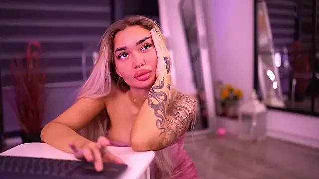 SashaFerrera on StripChat 