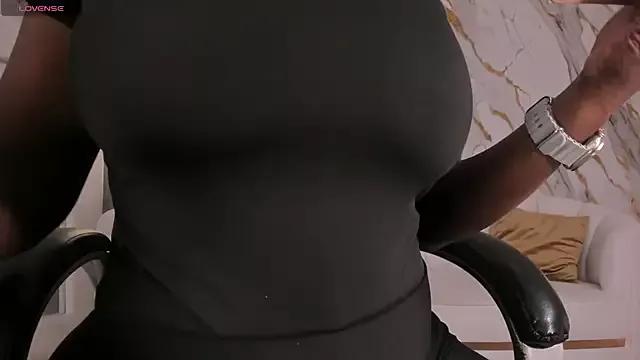 SavannahStorm on StripChat 