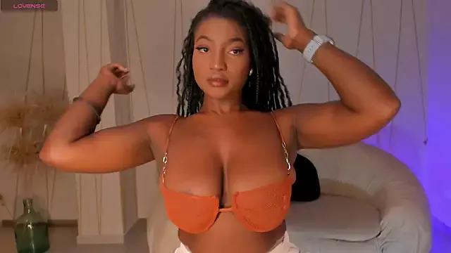 SavannahStorm on StripChat 