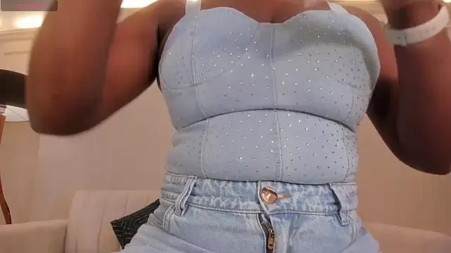 SavannahStorm on StripChat 