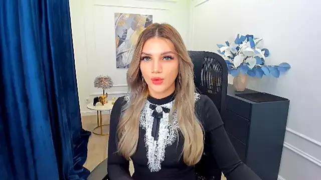 SelenaeMoore on StripChat 