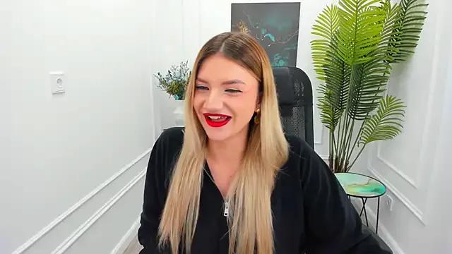 SelenaeMoore on StripChat