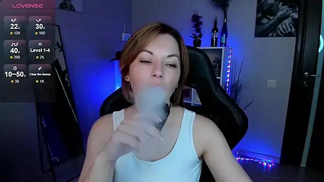 Serena_Woods on StripChat 