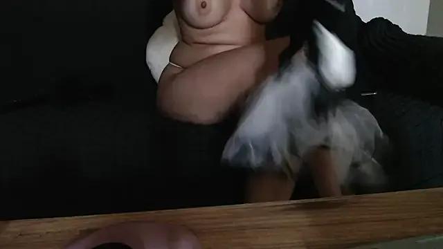 SerraModel on StripChat 