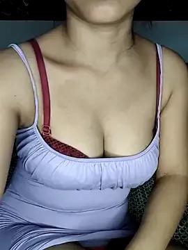 Shakira099 on StripChat
