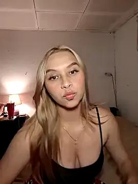Siennalust1 — Oil in my boobs