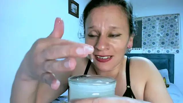 sofi_saliva2511 on StripChat