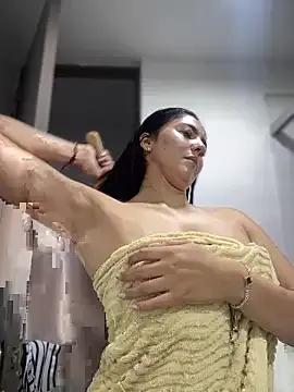 Sofia_Collins- on StripChat