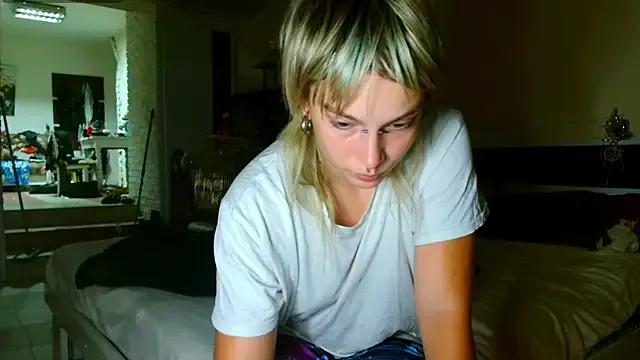 Sophie_Bell on StripChat