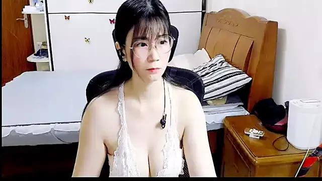 Strawberry_baby on StripChat