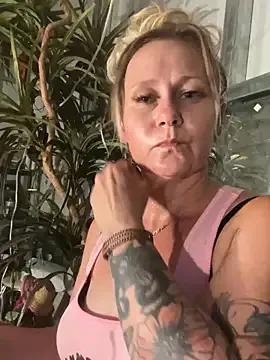 SummerBlueMoon on StripChat