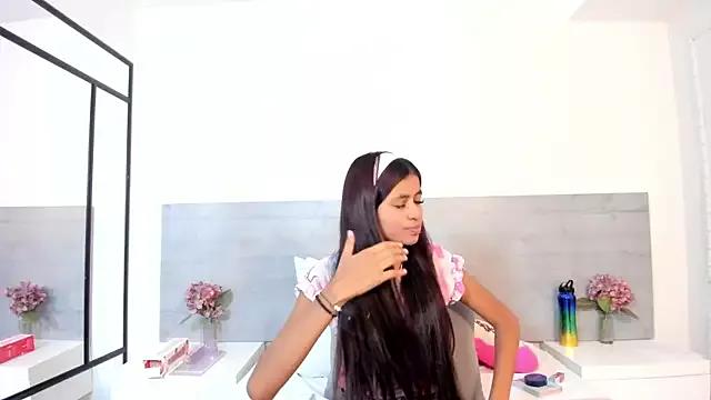 sunnyWhitee on StripChat 