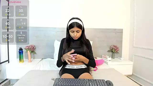 sunnyWhitee on StripChat 