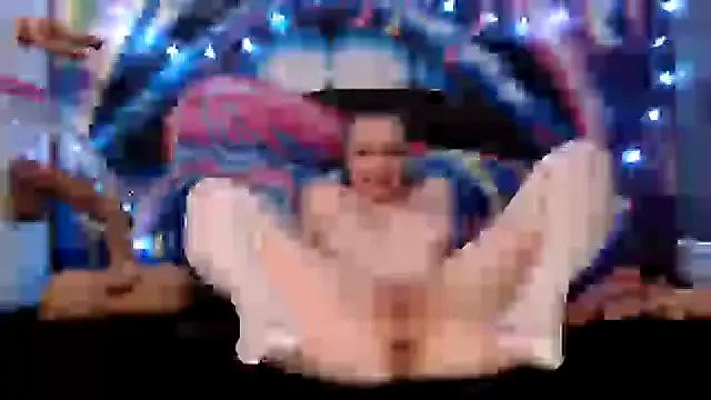 Sweeeets85 on StripChat 